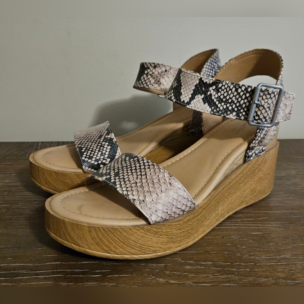 Universal Thread Snake Print Wedges 9.5